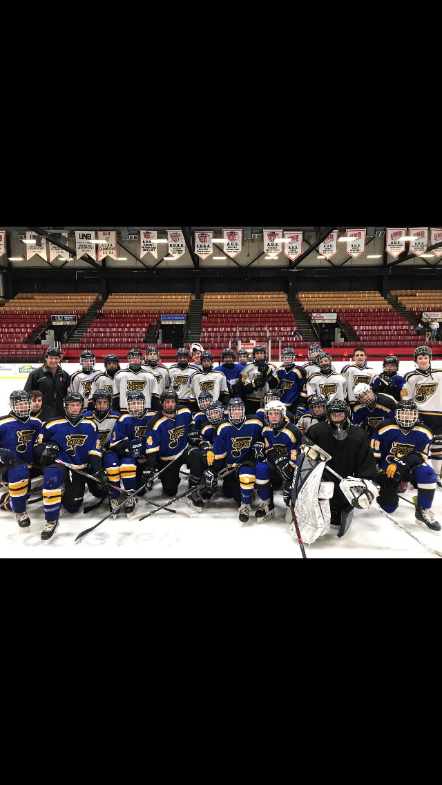 thebigt19's tweet photo. @rogershannon12 big thanks to good guy head coach brian Casey of freddy red wings coming out to help ohs buy running a practice https://t.co/TRQHYXZd5i