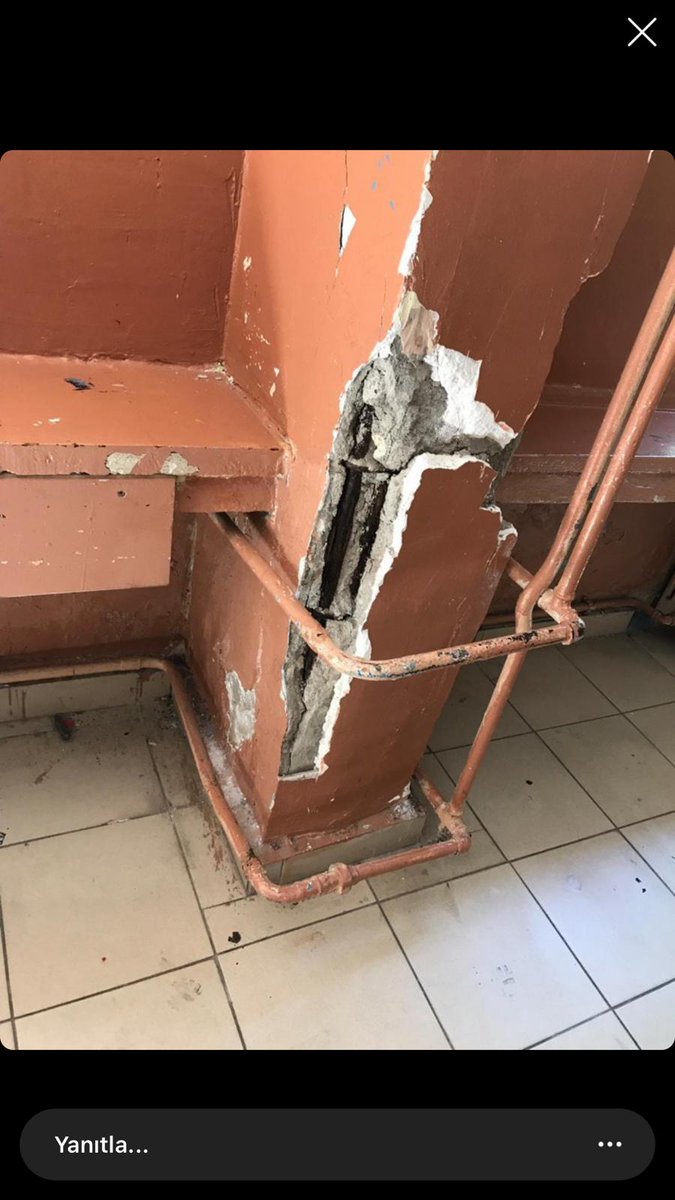 zfrgny's tweet photo. Saygıdeğer devlet büyüklerimiz, çocuklarımızı bu durumdaki bir okula göndermeye kimin vicdanı elverir? @tcbestepe @Istanbul_ILMEM @TC_istanbul @AFADBaskanlik @IstanbulAFAD @istanbulbld #vefapoyrazanadolulisesi #vefapoyraz #deprem https://t.co/MLNGqGmajE