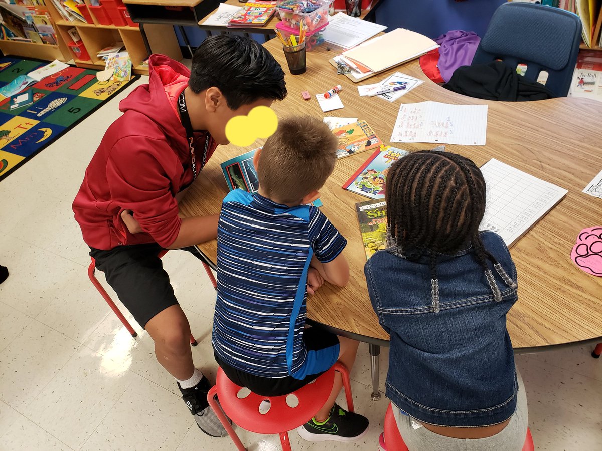 SDIcoachHalpern's tweet photo. Students in Ms. Duncan's 5th reading class are applying their skills to read to a Kindergarten buddy. @HillsideES #HillsideHuskies @FCS_SEC #tmf https://t.co/tMWltMbUDA