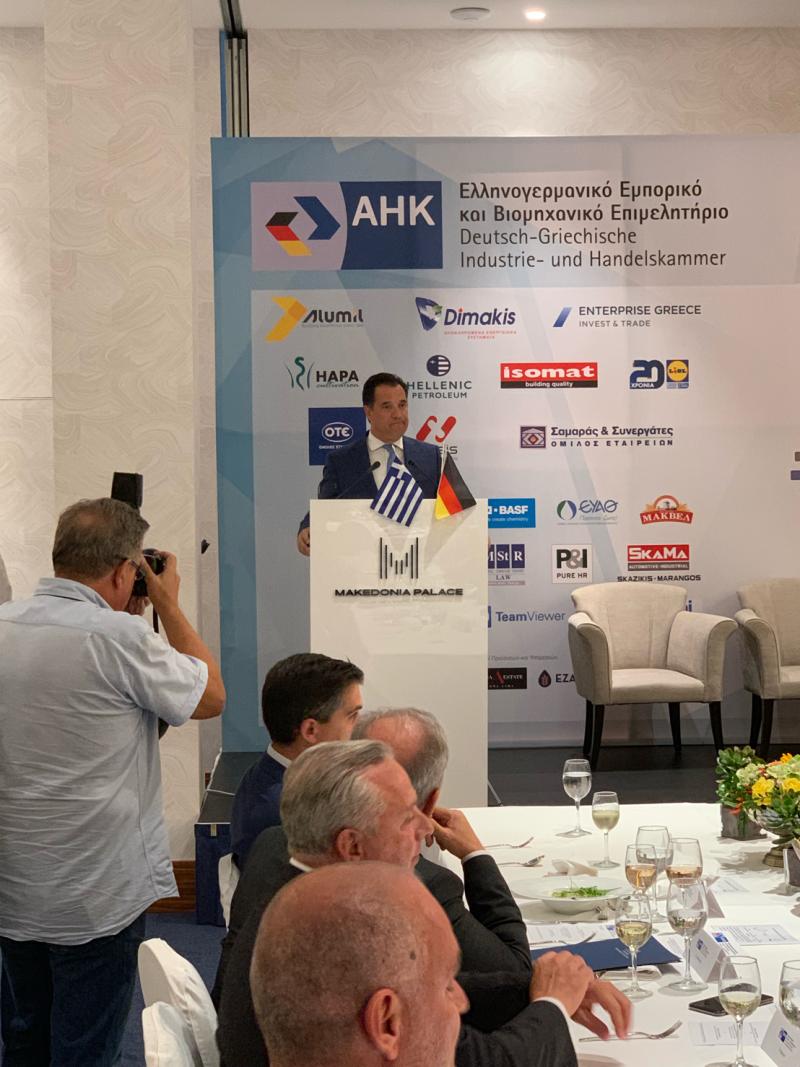 Softweb_spot's tweet photo. Mr. Vasilis Savvoglou representing Softweb at networking event of German Hellenic Chamber of Industry and Commerce with Minister of Development and Investments, Mr. Adonis Georgiadis.

#softweb #pocketwarp #partnerfornetworking #innovation #investments #b2b #digitaltransformation https://t.co/OCKVIf6BPC