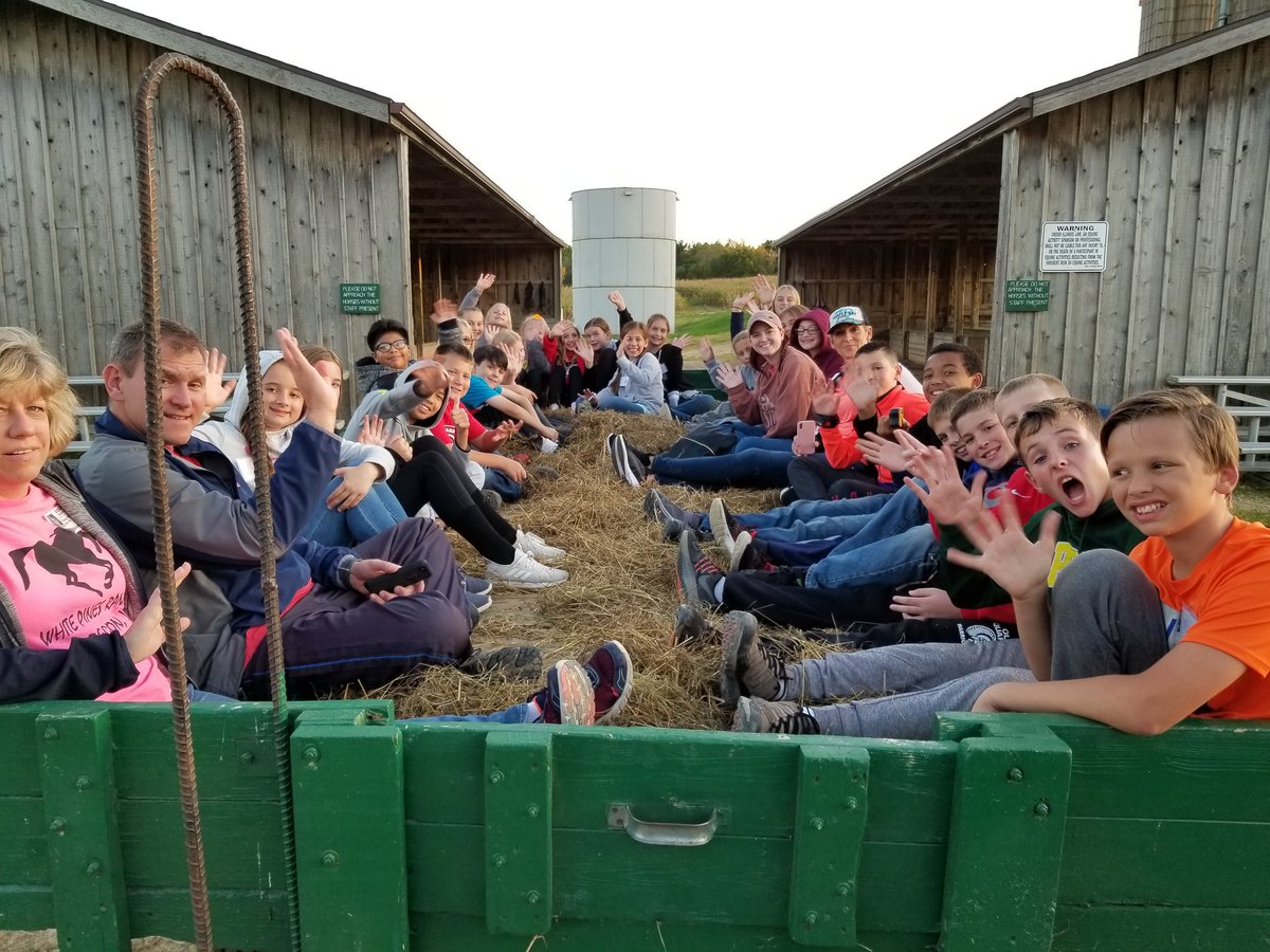 JHayes360's tweet photo. On the hayride. #OQfamily #sd113a https://t.co/HkxnKjRbWJ
