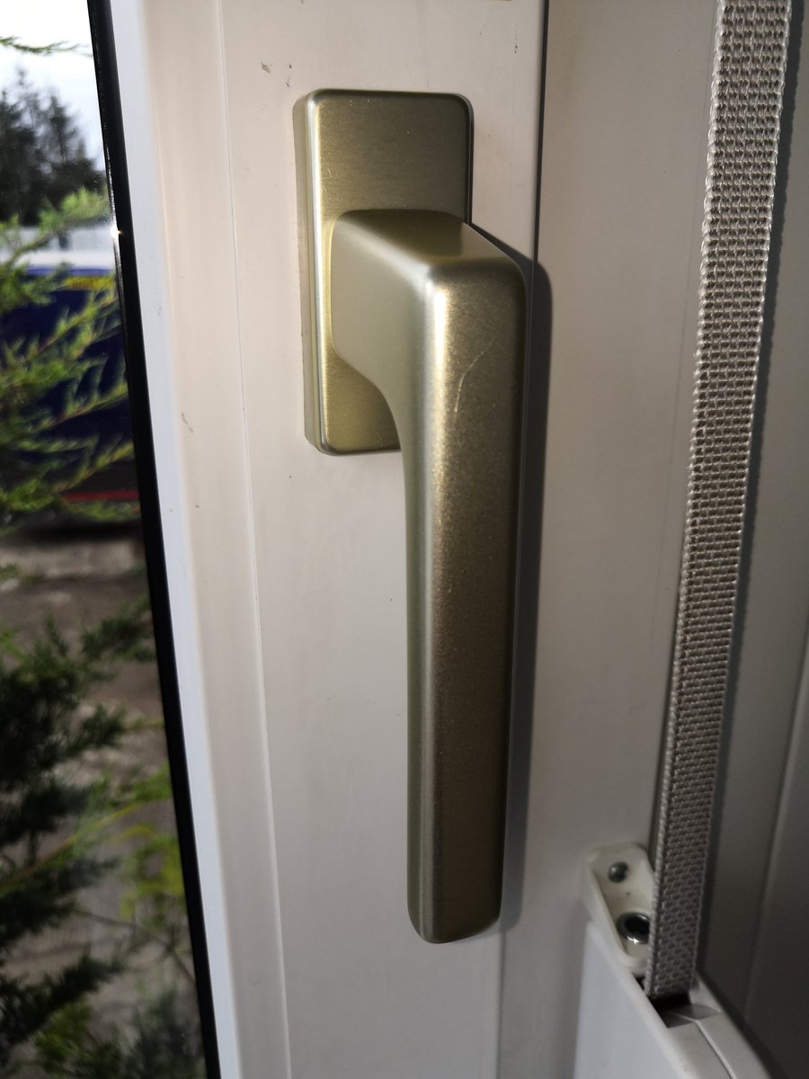bonnyrigglocks's tweet image. A day for fitting window locks. Supplied and fitted 7 tilt and turn locking handles in Bonnyrigg.
#windowhandles
#bestlocksmithbonnyrigg
#pentlandlocksmiths