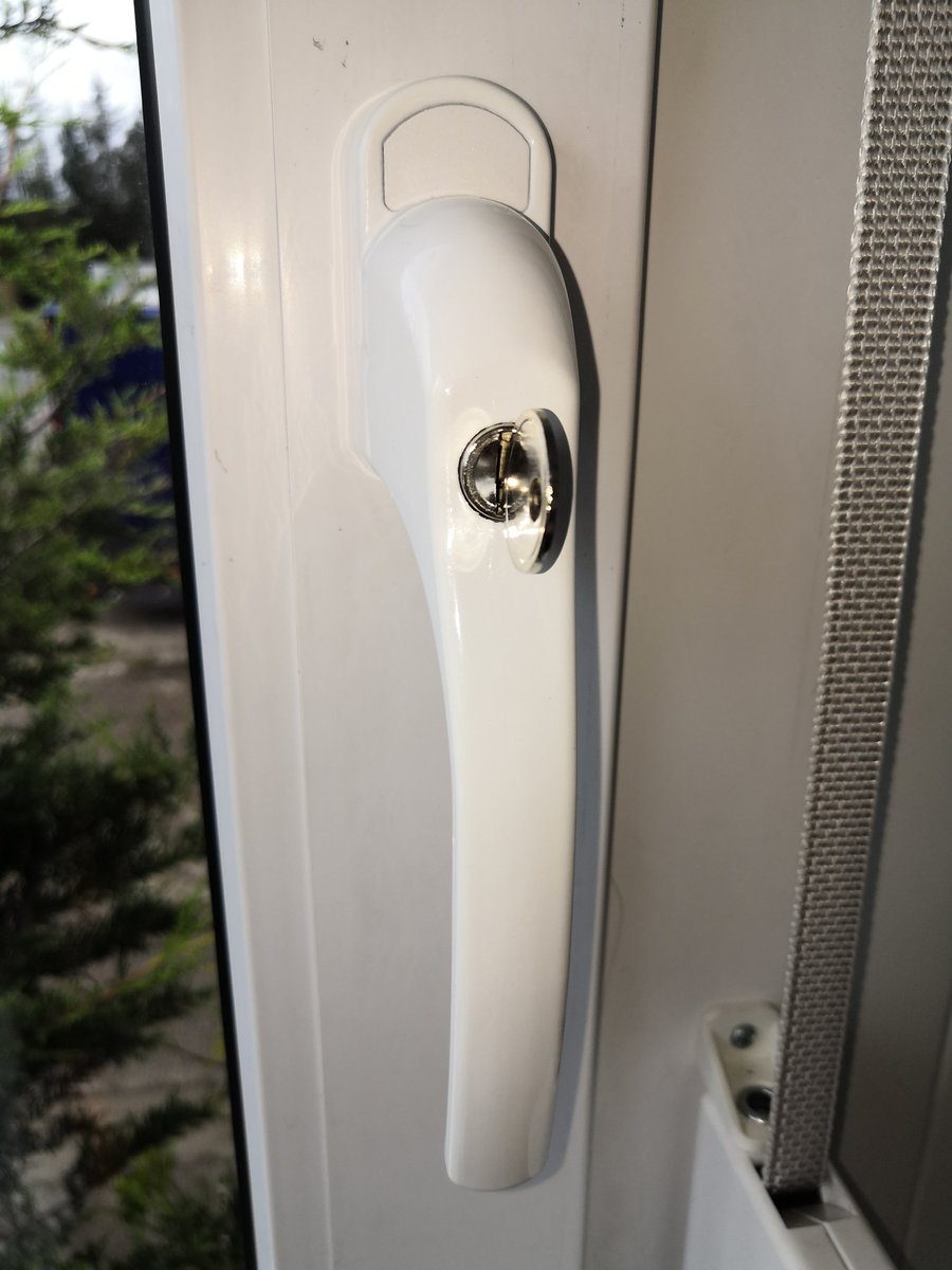 bonnyrigglocks's tweet image. A day for fitting window locks. Supplied and fitted 7 tilt and turn locking handles in Bonnyrigg.
#windowhandles
#bestlocksmithbonnyrigg
#pentlandlocksmiths