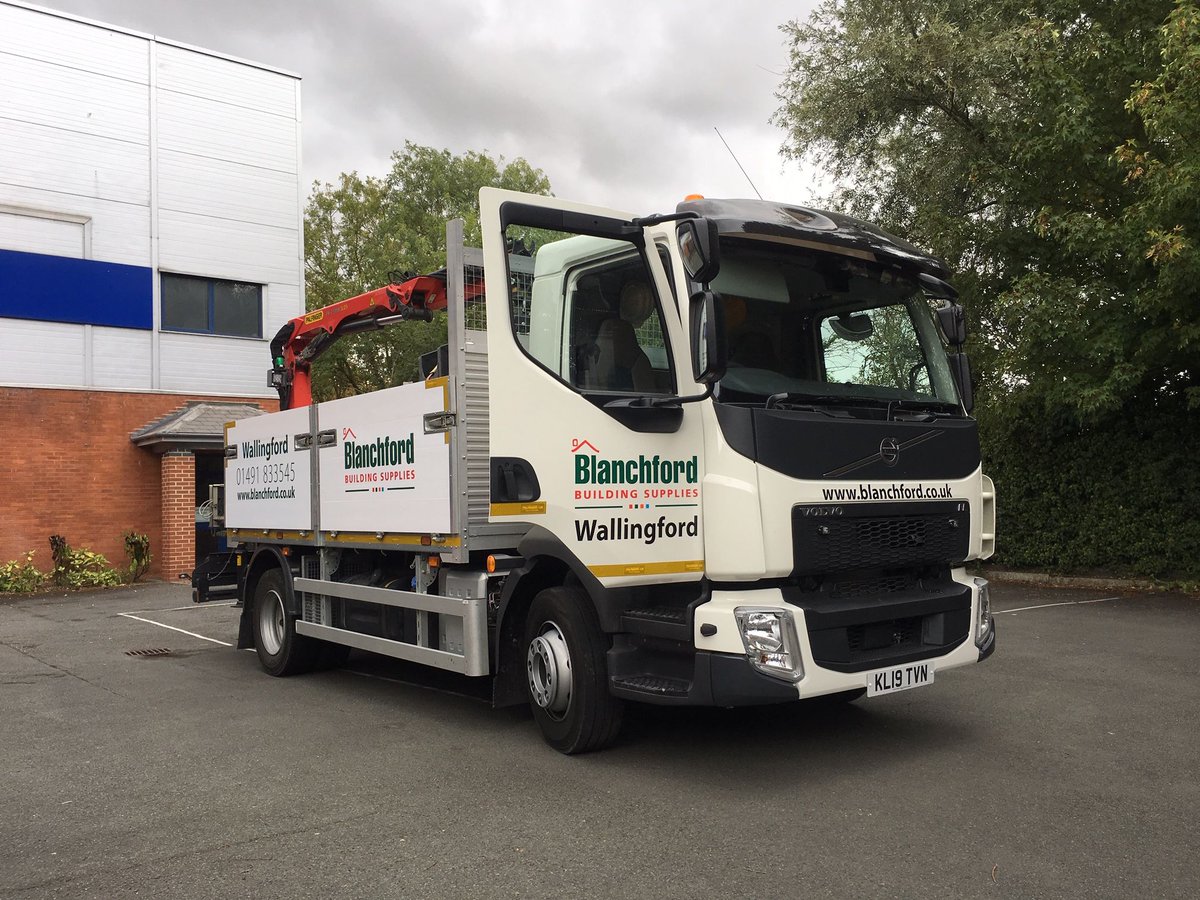 Simple, clean and effective #vehiclegraphics really get the message across and your #brand seen. Here's one for our friends at @Blanchford Building Supplies #Wallingford #Oxfordshire #Vehiclebranding #Businesssigns 📞 #SignsExpressOxford on 01235 811177 buff.ly/2GlRpBM