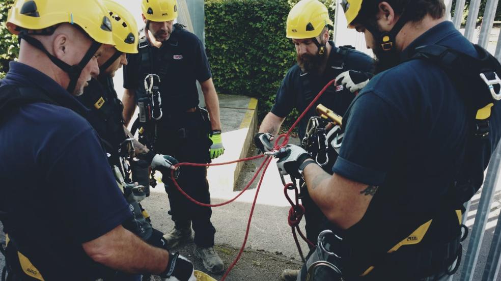 RenewableAdvice's tweet photo. Safer At Work's #GWO #WindTurbine training course teaches the basic #safety, knowledge and competences required for personnel working in the #WindIndustry, enabling them to stay safe both individually and collectively! 
#healthandsafety #saferatwork https://t.co/sK5ke37wCh