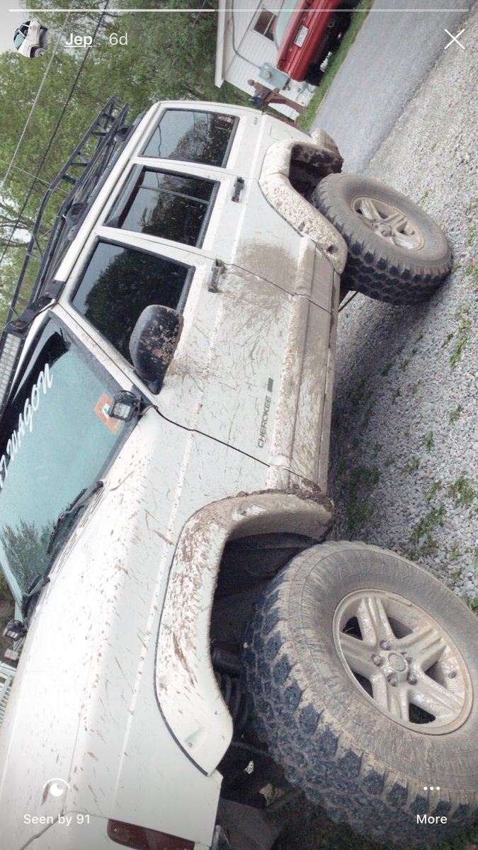 ean_scott's tweet photo. Woke up this morning to go to work. Jeep wouldn’t start. And that ladies and gentleman is why you never fill your tank when you drive a 💩 📦 https://t.co/w3uigIzKW7