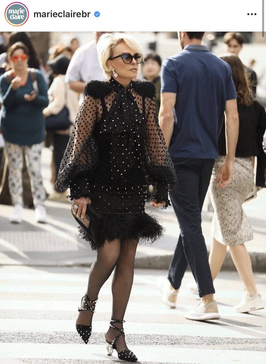 Acorda, Miranda Priestly! Ana Maria Braga no desfile da Balmain, durante a semana de moda de Paris.