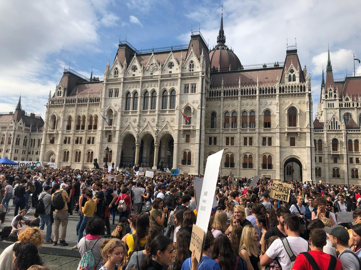 PlanetLge's tweet photo. We took part in the @Fridays4future strikes in Budapest today, some great signs and lots of young people. Quite a few of them had football shirts and probably all of them have a favourite football club ;) 

#ClimateStrike #FridayForFuture https://t.co/vFEaBd1v69