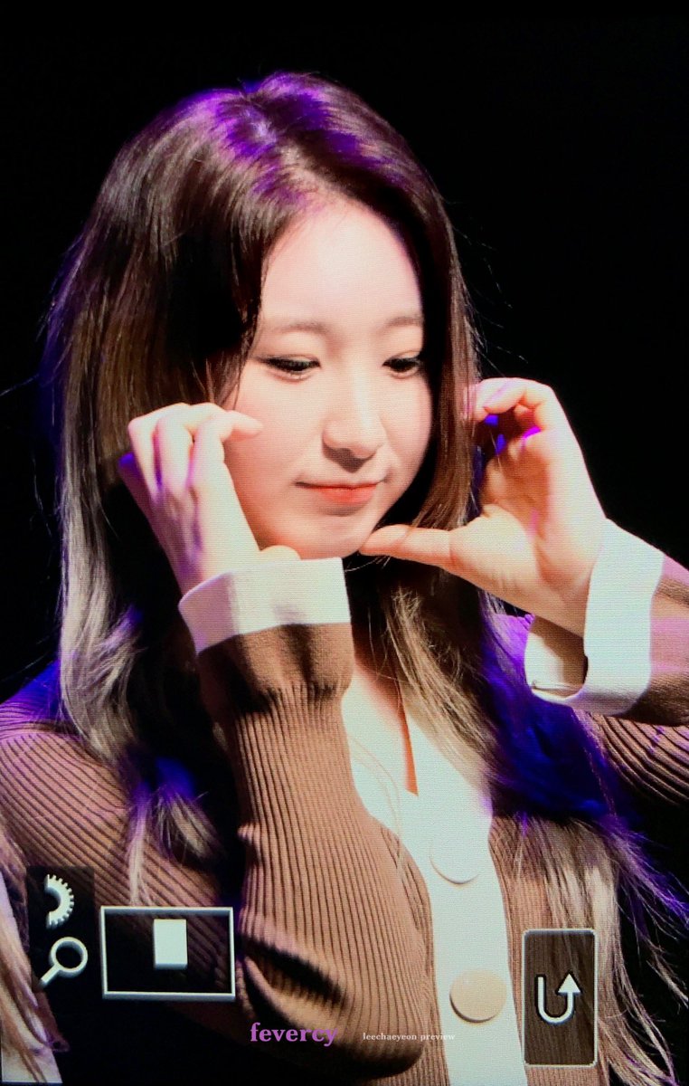 fever_cy's tweet photo. 190927 서든어택 팬미팅
#이채연 #채연메일 https://t.co/SNz7KTzrEF