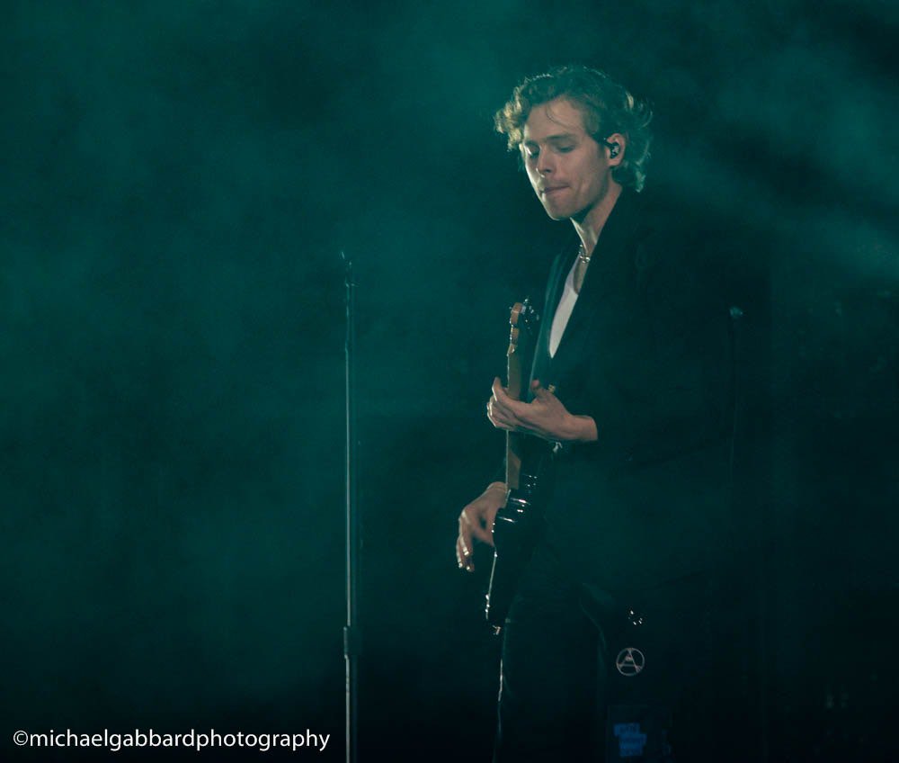 5SOSDATESLAT's tweet photo. HQ | Luke en el primer show del #WWJTOUR en Cincinnati!
📷: Michael Gabbard Photography
#WWJCincinnati https://t.co/3yxNc33lO7