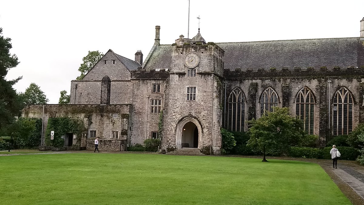 tracyloular's tweet photo. Dig deep, dream big, "wedge and spread", Persona's, Genius', Turkey sandwiches, lifemaps, acorns, #abuntu....and so much more!! Mind blown...in the best way possible! Thank you @billions_inst @sw_ahsn #spreadacademy @dartingtonhall @AliceBW for the most amazing three days! https://t.co/YgB1cwKtIh