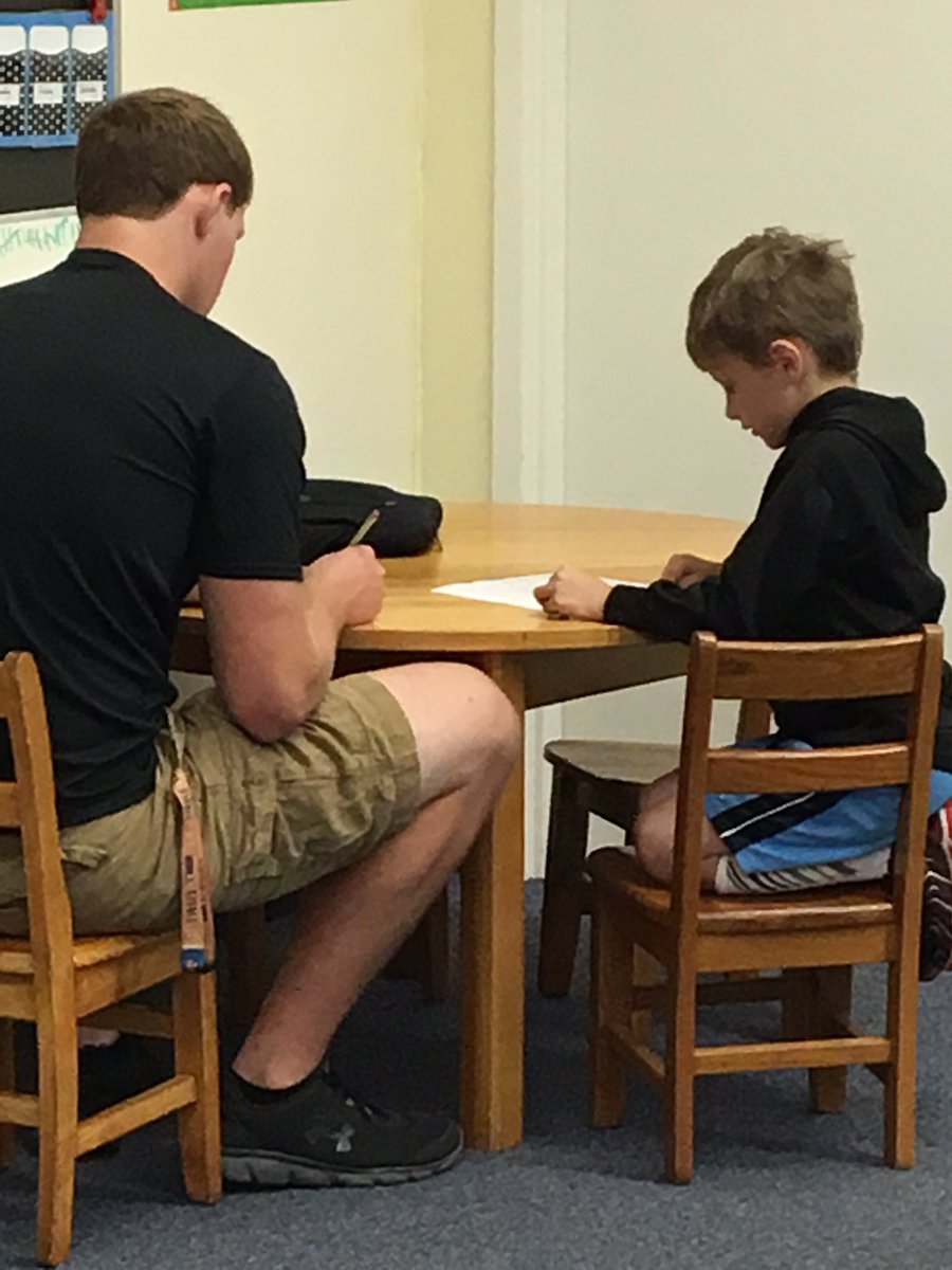 SandmanGrade1's tweet photo. Thank you @JacobWaskow for being our National Honor Society tutor and coming to read with us!  @LittleGiantsFB #westviewproud https://t.co/SqlbpfI7Cg