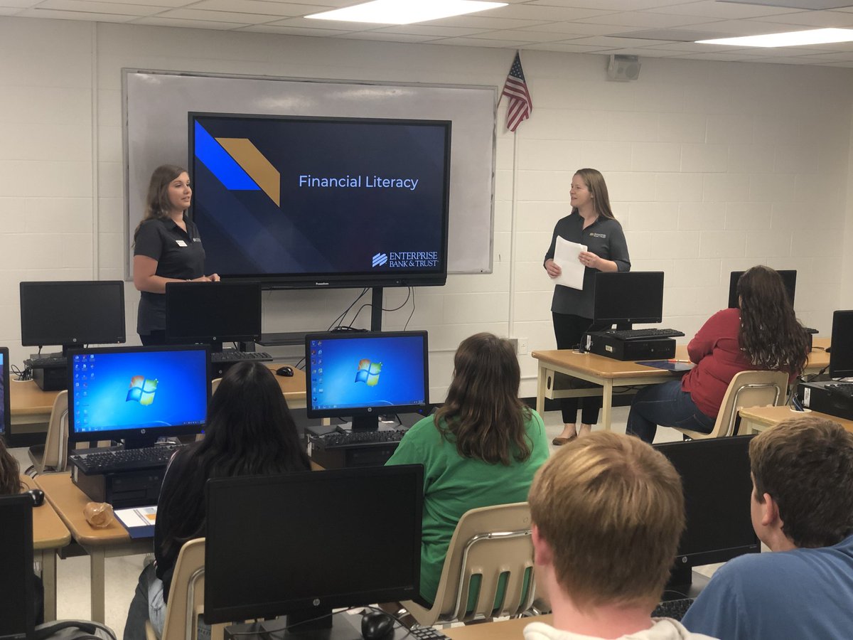 Enterprize Bank visits PHS P
ersonnel Finance classes.