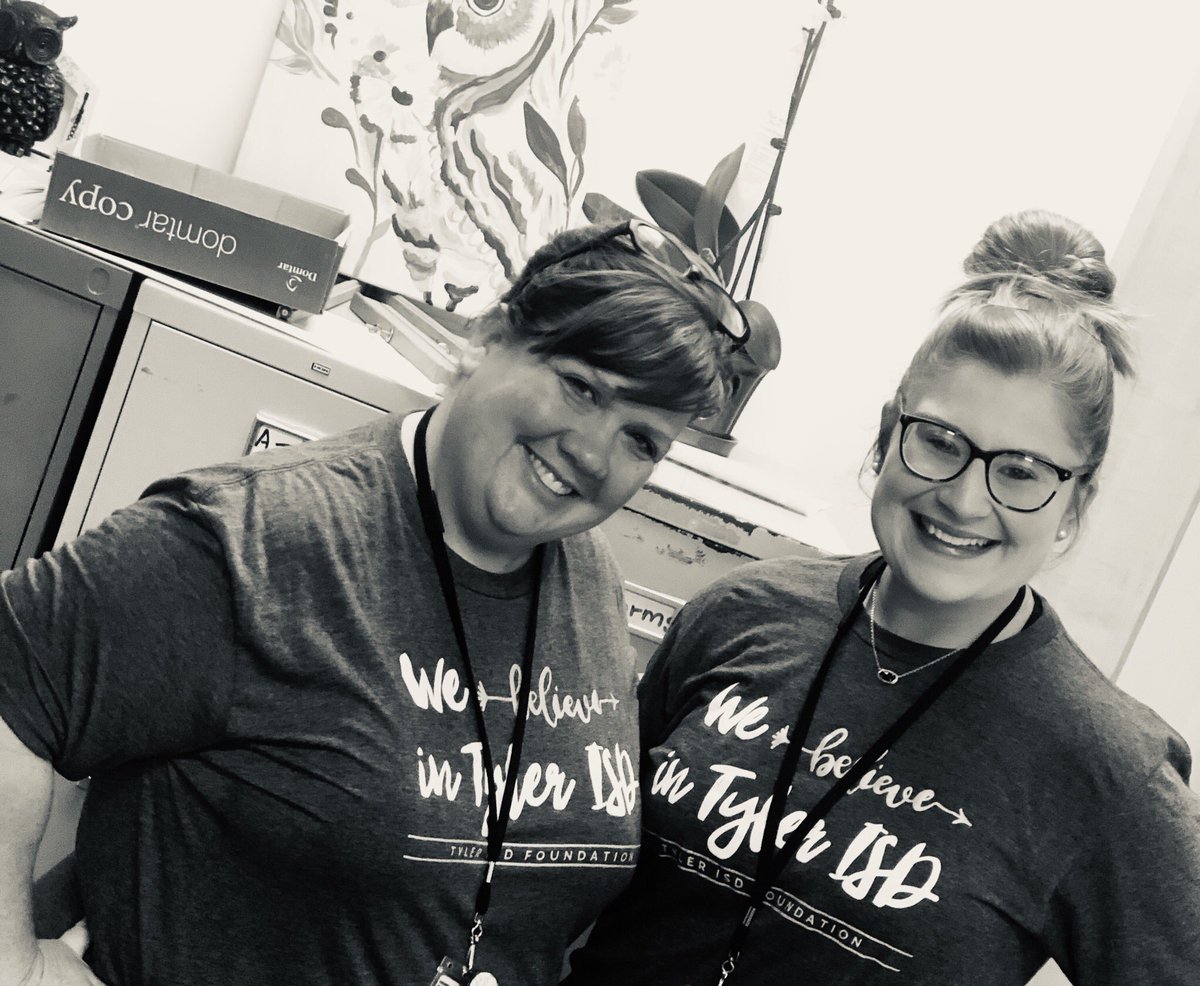 CBaucom1972's tweet photo. Twin day! FriYay!! @echstylerisd @TISDELAR612 @tylerisd @Mrs_Powell04 @TISDFoundation https://t.co/kYIGIuaE3O