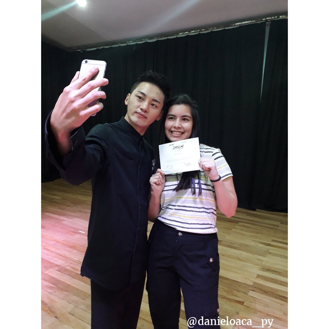 daniel_li_py's tweet photo. [JAY KIM DANCE WORKSHOP] 2019.09.26

La ganadora de nuestro sorteo, Marcia Romero, estuvo anoche disfrutando de una maravillosa experiencia 🕺🏻🥳

Muchas gracias a todos por participar, pronto se vienen más sorpresas 😎

#JayKim #DanceWorkshop #DanNier #Daniel #DanNierPy https://t.co/MKQa60i4uB