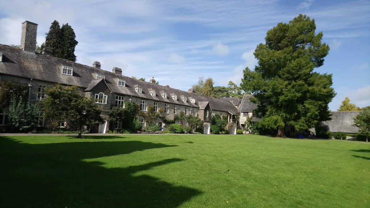 tracyloular's tweet photo. Dig deep, dream big, "wedge and spread", Persona's, Genius', Turkey sandwiches, lifemaps, acorns, #abuntu....and so much more!! Mind blown...in the best way possible! Thank you @billions_inst @sw_ahsn #spreadacademy @dartingtonhall @AliceBW for the most amazing three days! https://t.co/YgB1cwKtIh