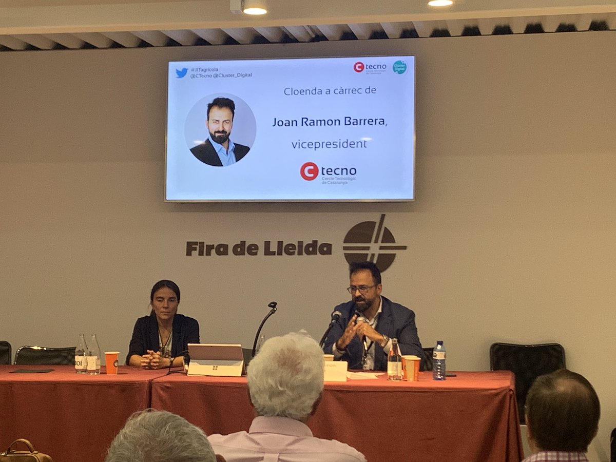 🗣 Joan Ramon Barrera, vicepresident del CTecno, i Gemma Batlle, secretària del <a href="/Cluster_Digital/">Clúster Digital</a>, tanquen la #JITagrícola.

“Hem d’entendre la tecnologia com una eina de valor”.
