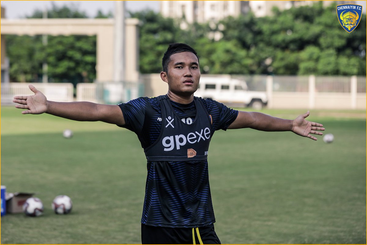 ChennaiyinFC_'s tweet image. RT ChennaiyinFC "We asked JerryRinzuala how excited he was to meet the #First500!

Rush to bit.ly/2n8c3jU NOW! 🏃‍♂

#PoduMachiGoalu #ChennaiyinFC #NammaPetta https://t.co/aD7SPyl5yZ"
