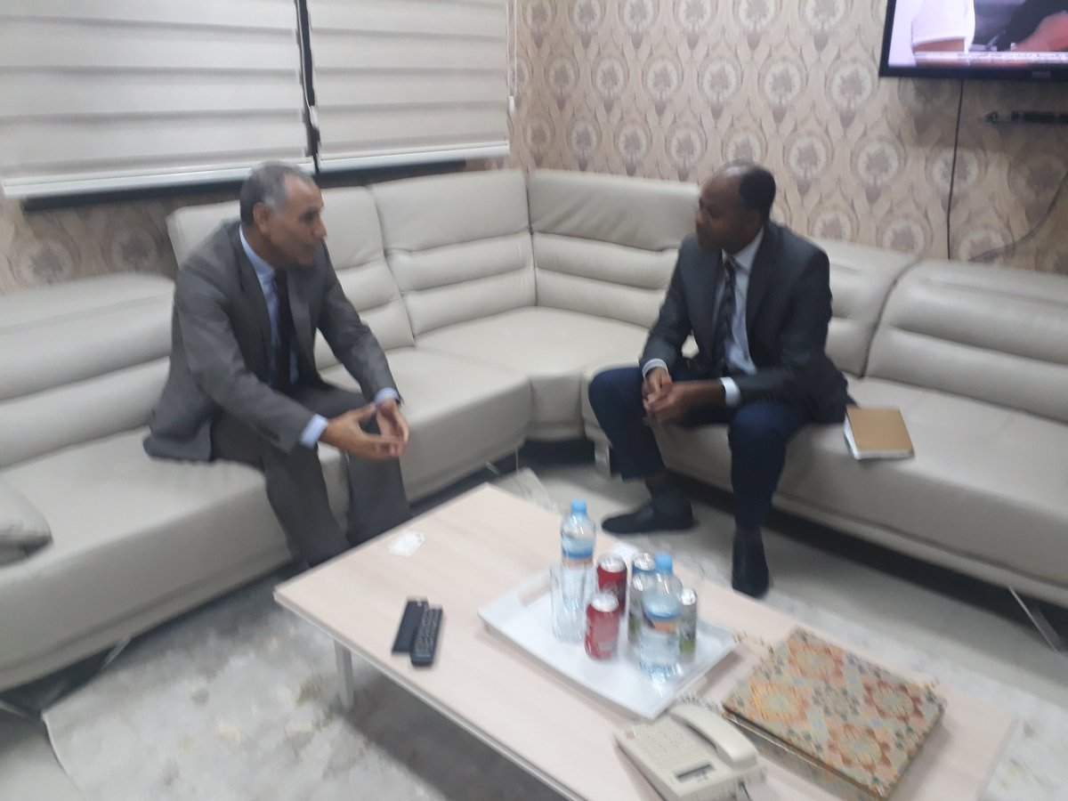 Ministère de l'Emploi de la Jeunesse et des Sports
Le Ministre de L'Emploi de la Jeunesse et des Sports M.Taleb Ould Sid'Ahmed reçoit à l'instant dans son bureau à Nouakchott son Excellence Monsieur Abdel Kader Sahli Ambassadeur de la Tunisie dans notre pays.