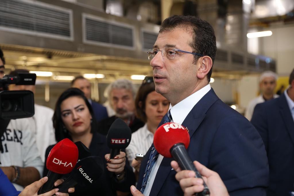 ekrem_imamoglu's tweet photo. İstanbul Lojistik Destek Merkezimiz afet durumunda 200 bin kişiye yemek sağlayabilen önemli ve iyi organize olmuş bir merkez. Bu tesisin kuruluşunda emeği geçen yöneticilere teşekkürler. Anadolu yakasında da benzer bir lojistik destek merkezi kuracağız. https://t.co/NXJMjork2H