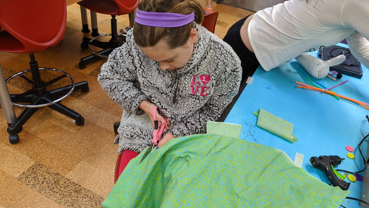 fcinnovationlab's tweet photo. The students in the makerspace this morning are crafting machines!  So many cool projects in progress!  #FCProud #makerspace https://t.co/23TTgBPit7