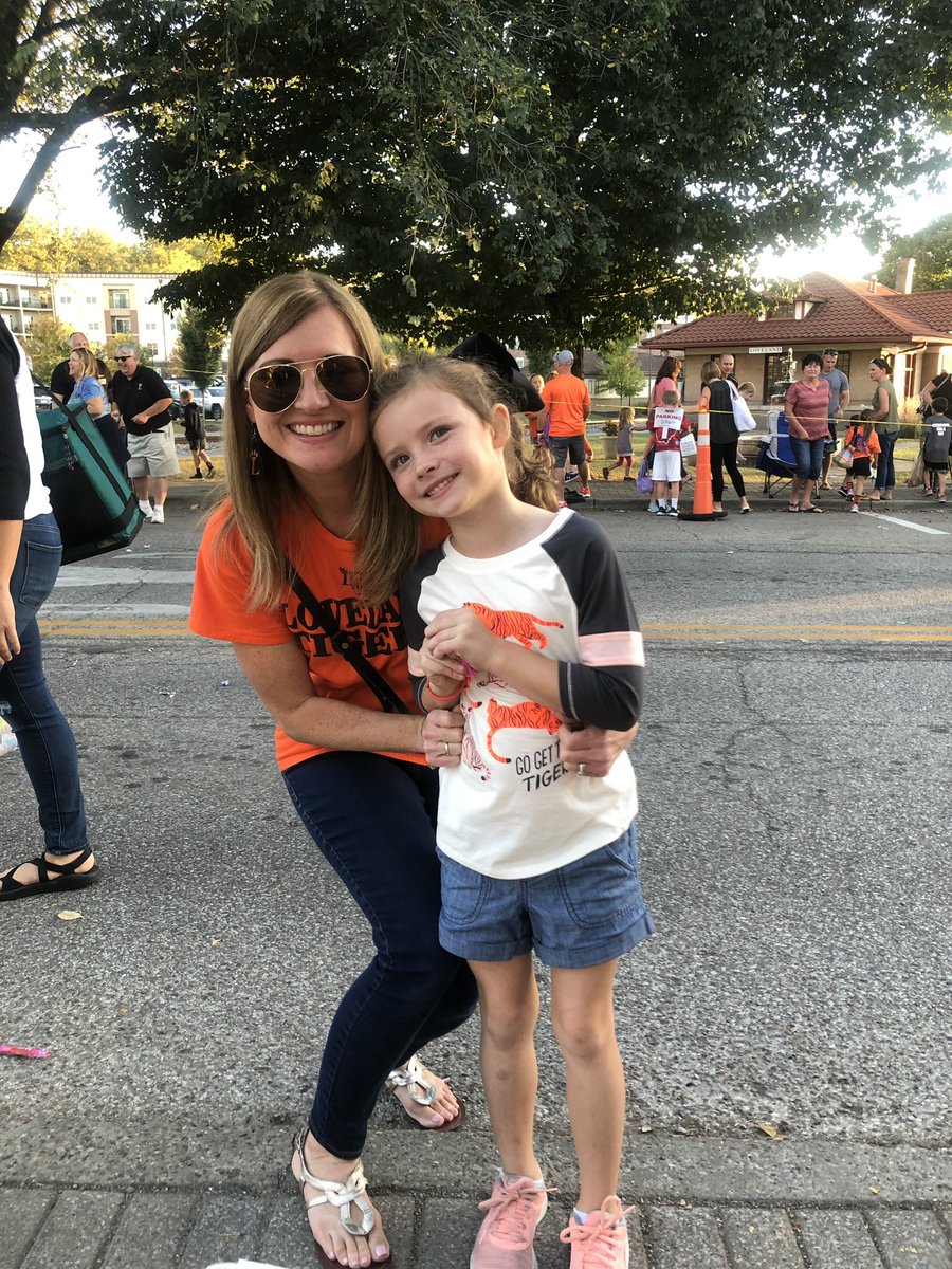 readingtigers's tweet photo. Loveland Homecoming Parade! 🐯We 🧡 Loveland! #gogetemtigers https://t.co/9ASXUUUeOL