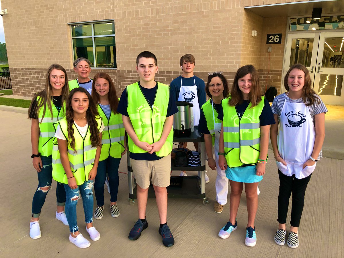 oakhillslions's tweet photo. The first Lion’s Grind Car Rider Line service was a huge success this morning!! Our Lions loved seeing our wonderful parents and serving them coffee &amp; a smile 😃 #LoVeOuRLiOnS #WeAreFamily #WeAreOakHills #ReasonNumber1922 @MrsSedoffOHJH @NispelLeann @KrisKirby01 @ohjhschoolnews https://t.co/e6FyZmIXaY