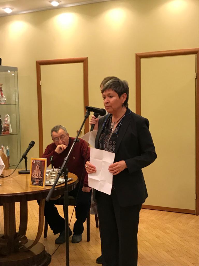 EmbaMexRus's tweet photo. La Emb. @NormaPensado tomó parte en la presentación del número 6 de la revista “Literatura Extranjera” dedicado a México bajo el título “México: el árbol de la vida”, en la Biblioteca de Literatura Extranjera #libfl, proyecto en el que participó @EmbaMexRus desde su inicio. https://t.co/LzNuc3fxZd