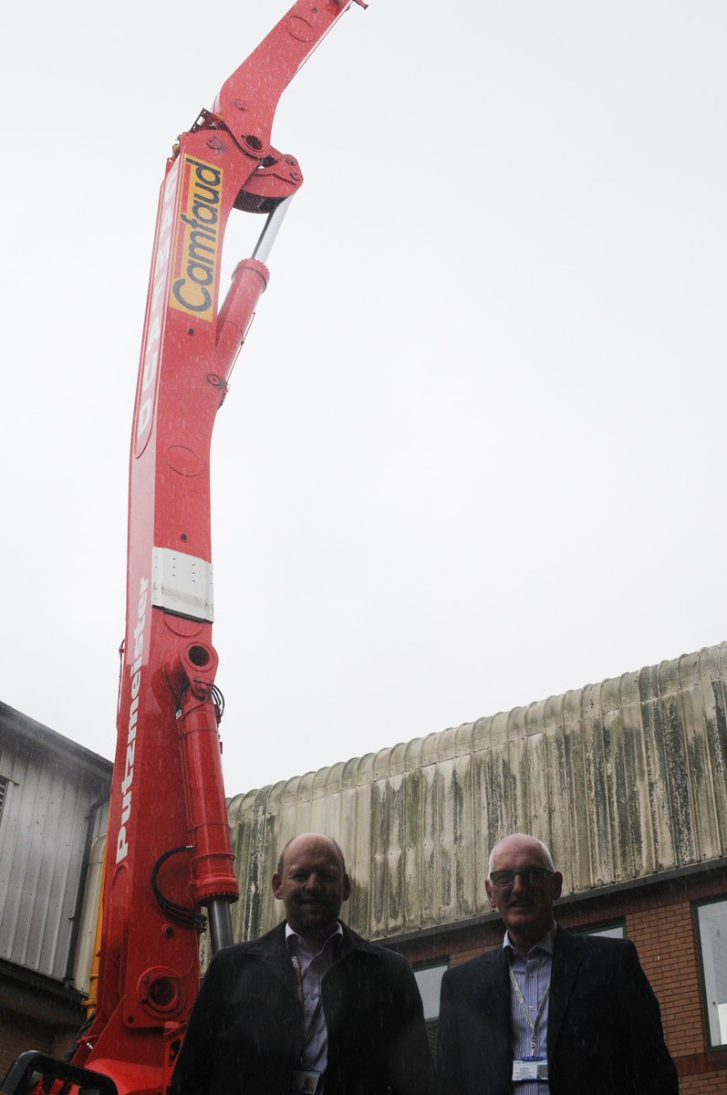 A towering 64-metre concrete pump crane, on hire from Hinkley Point, is back at the RD&amp;E today helping to lay foundations for 2 new retail/training 'pods' near our main entrance.
It's one the UK's biggest and can pump 17 tonnes of concrete in 10 minutes. Wowzers. @Chris73329611