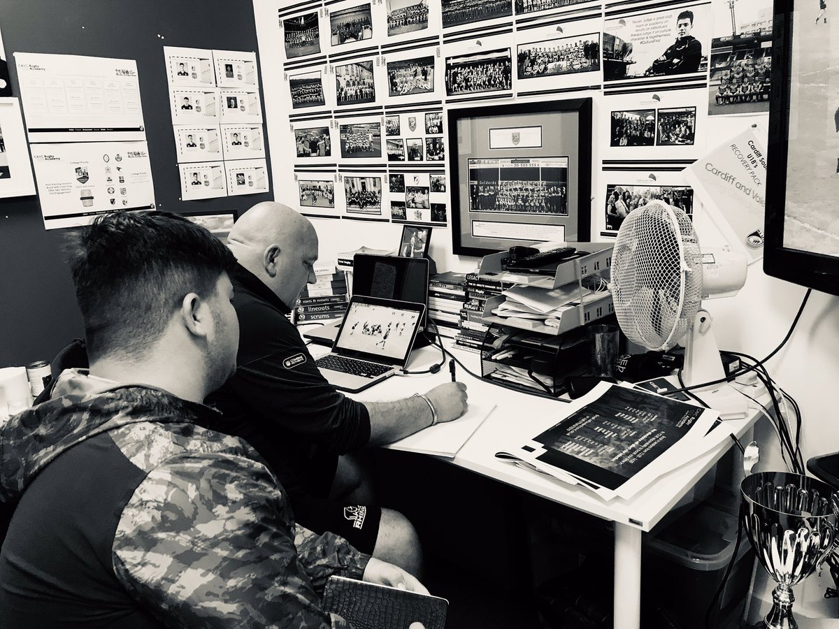 CAVC_Rugby's tweet photo. Diarised Individual analysis sessions paying off; improved performance levels and resultant player buy in. #ExtraMile #OpportunitiesForLearning https://t.co/3rE4xJy4C0