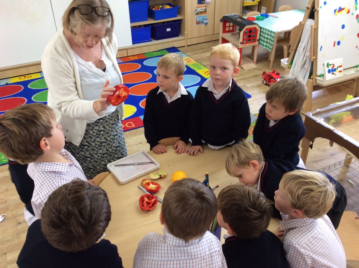 MoulsfordPP's tweet photo. Bobcats have been very busy this week creating their own repeating patterns using fruit printing ๐๐ฅ#mpsfun #mpslearning #EYFSlearningthroughplay #messy https://t.co/OIzro4lPVB