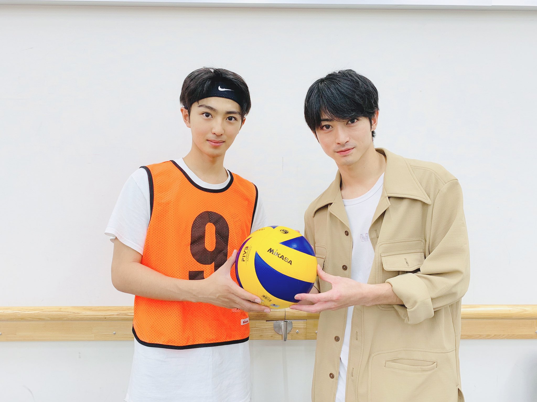 赤名 竜之輔 今日は 影山飛雄を初めて演じた 木村達成さんとお会いしました セッターらしくしっかり役も繋いでいけるように頑張ります ありがとうございました ハイキュー 影山飛雄