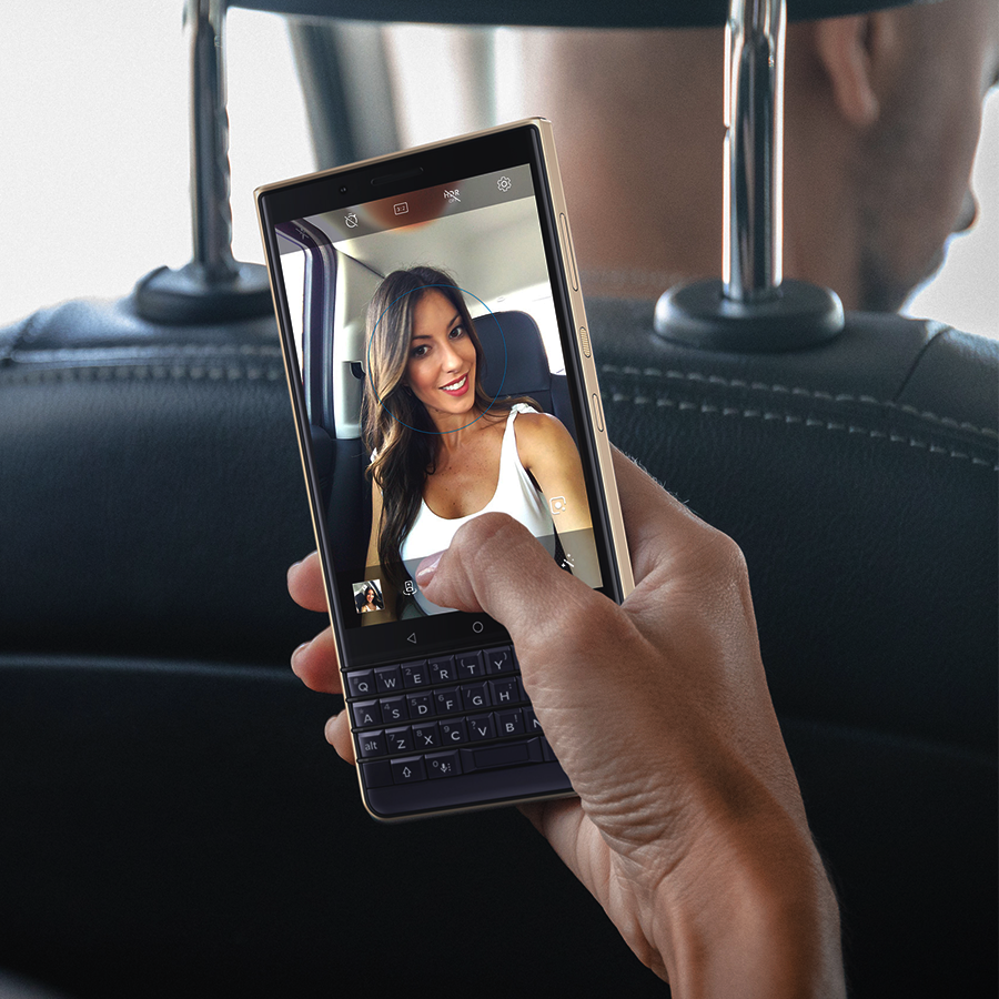 alcatelmobileTR's tweet photo. Klavye ve dokunmatik ekran deneyimi bir arada. Yeni Blackberry KEY2LE.
#Blackberry #BBKEY2LE https://t.co/5GutxtgFRC
