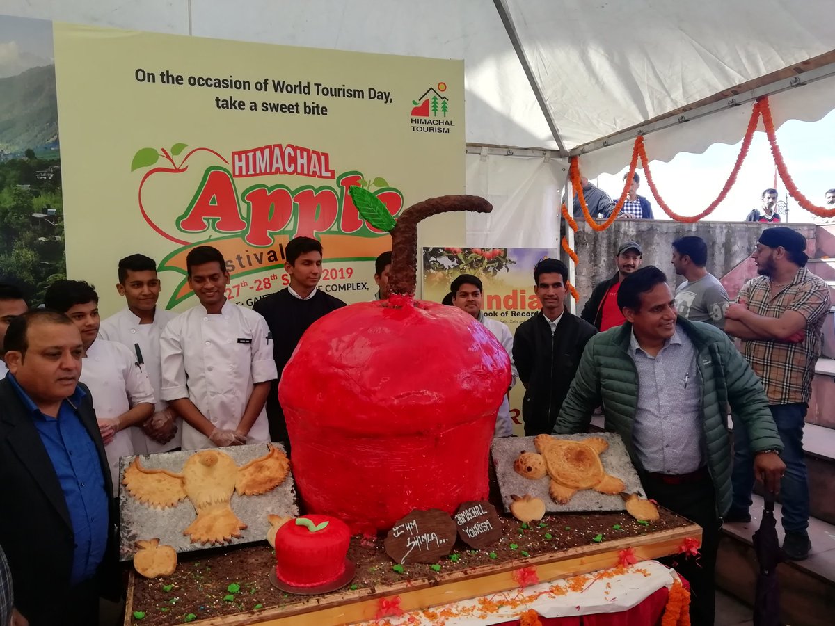 Mega Apple cake made by IHM students in apple flavour first time ever showcased in India at #HimachalAppleFestival2019 Shimla.Weighing more than 200kg this mega cake has been registered in India Book of Records.
#WorldTourismDay2019