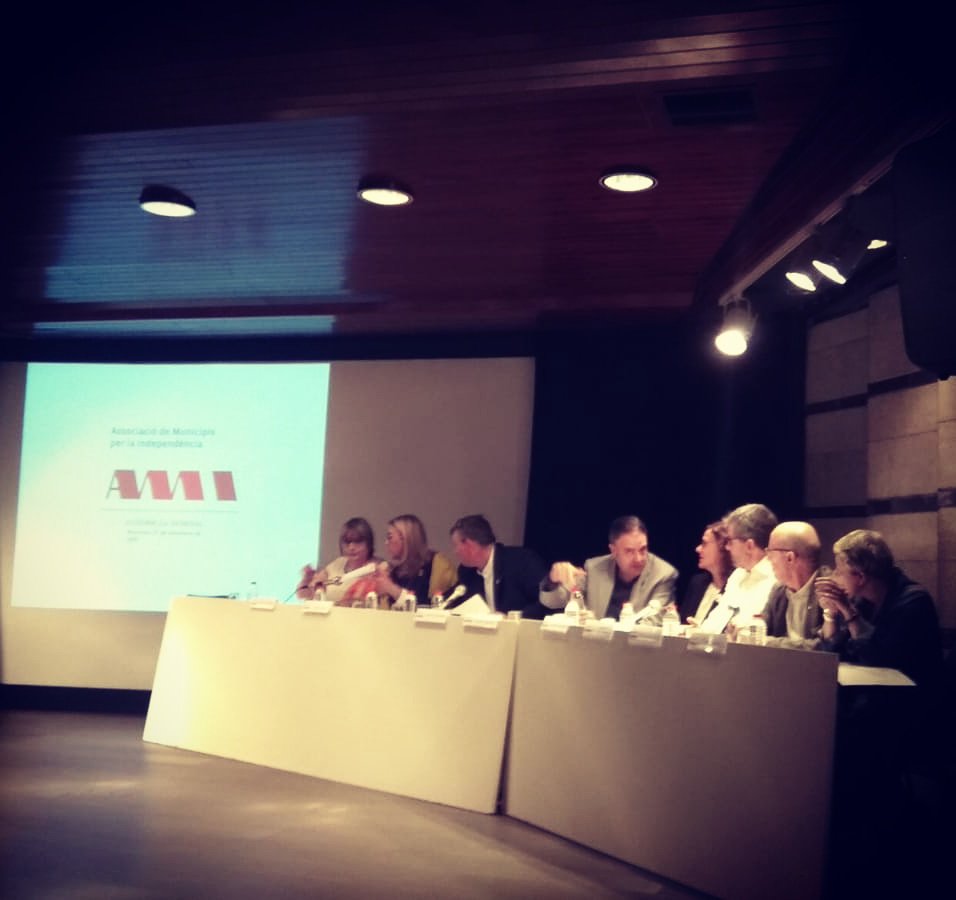 juntspersfcod's tweet photo. La representant del govern municipal a l'AMI, la Sra. Mercè Serratacó, ha assistit el dia 27 de setembre de 2019 a l'assamblea que ha votat la nova JUNTA que governarà l'entitat en la present legislatura ( 2019-2023 ). https://t.co/zkQE41CJmK