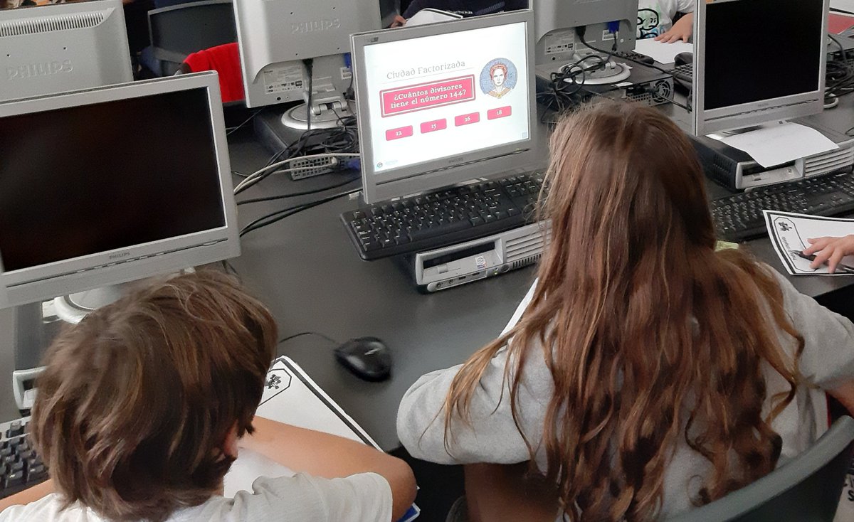 Isabelhdorado's tweet image. Mis alumnos pasando la primera prueba de conquista: &quot;Ciudad Factorizada&quot;. ¡Han conseguido experiencia, oro, gemas y cartas de recompensa! #cooperativo #mathteam #FantasyClass. Os comparto el @genially_es 
bit.ly/2nOZdrm