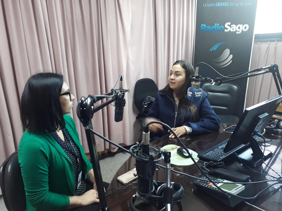 SSaludOsorno's tweet photo. En @RadioSago #Osorno, la enfermera encargada de Epidemiología del @SSaludOsorno, Andrea Echeverry, conversó sobre alcances del programa preventivo de cáncer colorrectal, cuyos fondos fueron aprobados por @core_los_lagos en beneficios de usuarios de la provincia. #SaludEnMarcha https://t.co/cbY0tzoBGY