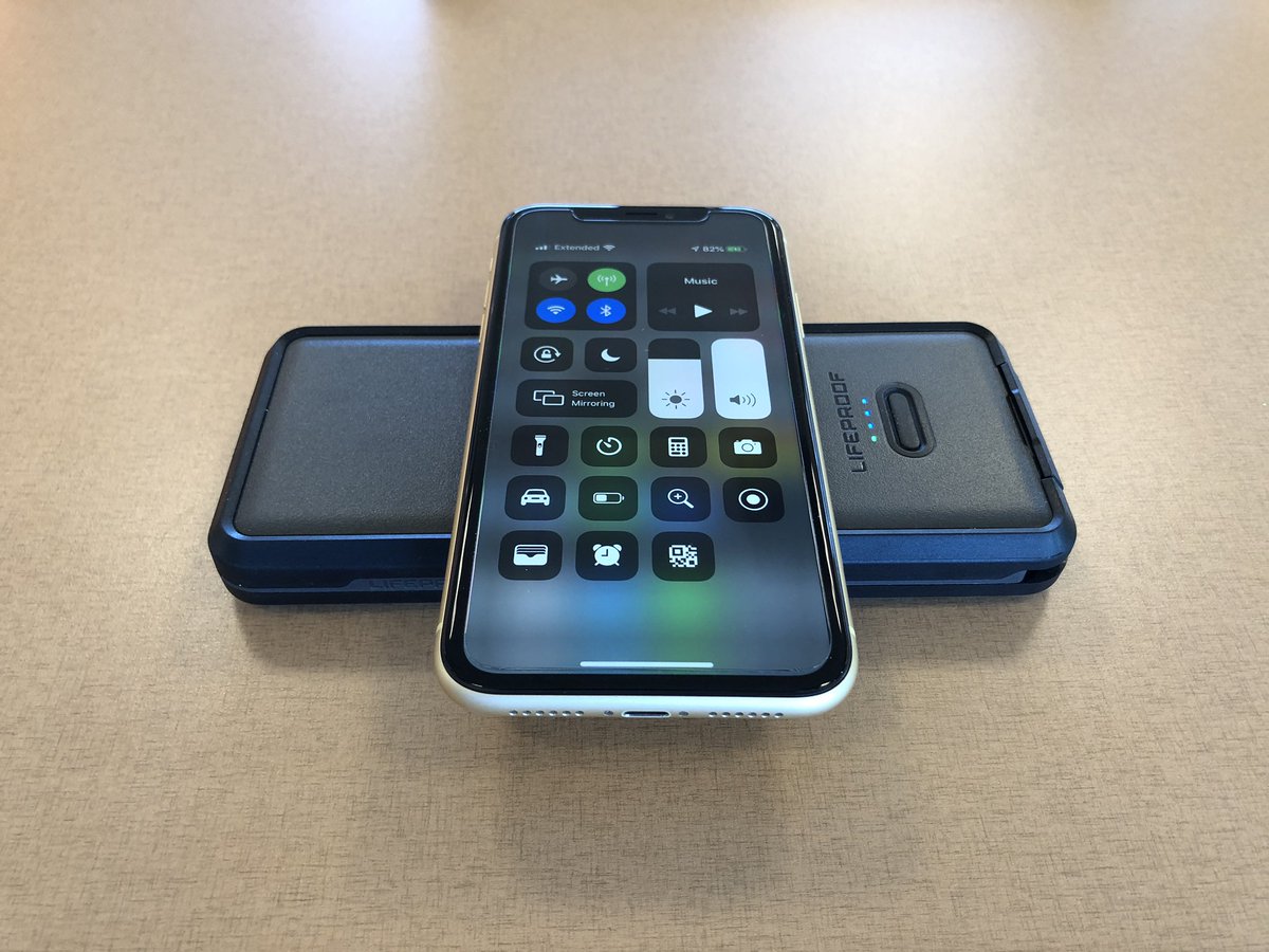 conappguru's tweet photo. #NoCordNoProblem Trying out the new @LifeProof #Lifeactiv wireless powerpack during a off-site meeting today with my iPhone XR. #LiveLifeproof https://t.co/F4qtwm1jop