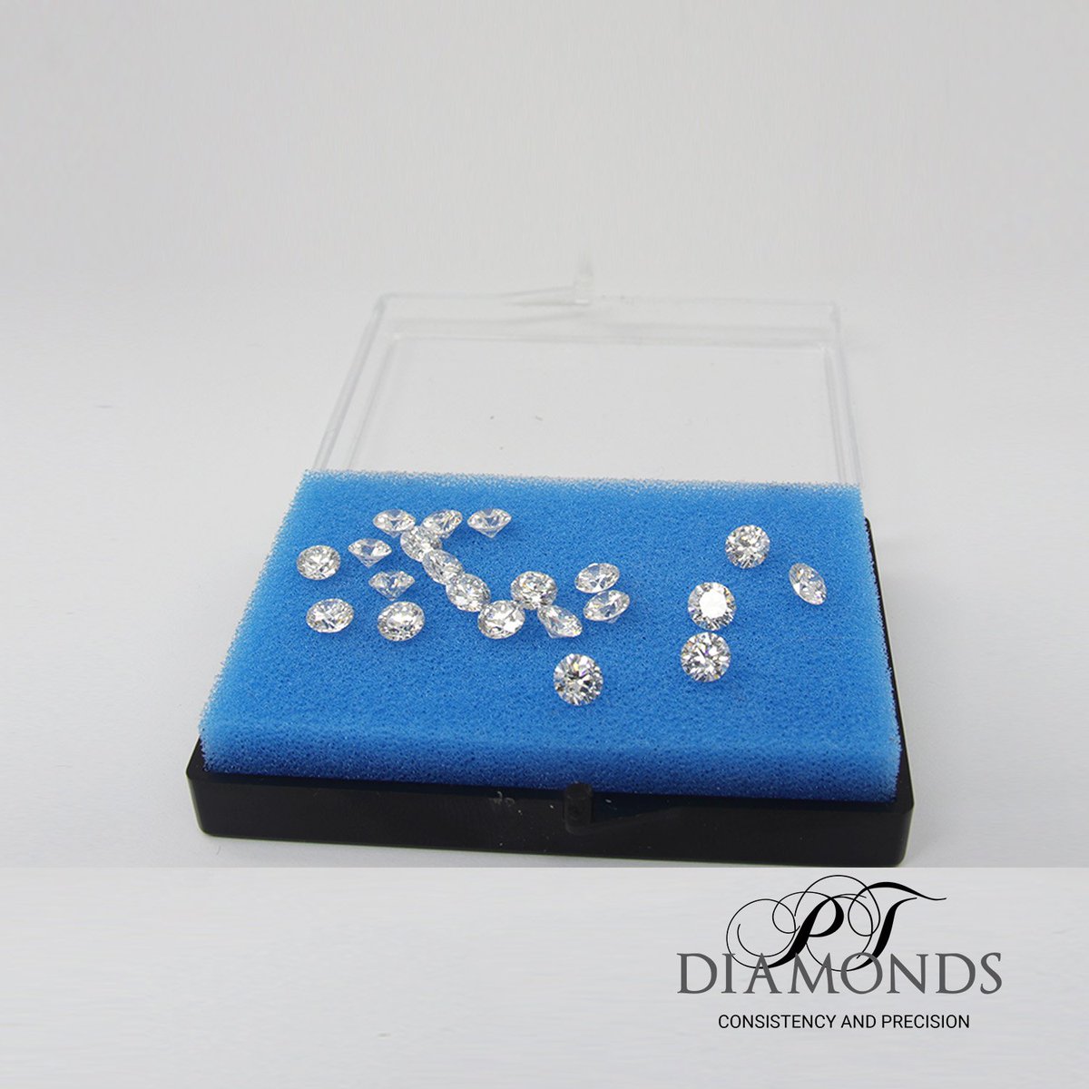 PTDiamondsInc's tweet photo. Calibrated line of beautiful DEF/VVS quarters to be set in tennis bracelet.
#loosdiamonds #torontodiamonds #diamondwholesale #diamondjewelry #torontojewelry #diamonds #jewelry https://t.co/DdWEaOXjO8