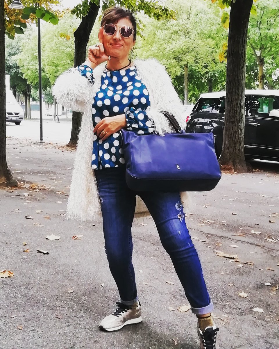 bamisses's tweet photo. Chi lo dice che in autunno ci si veste di scuro? 🍂🍁🍂
Outfit :Cardigan e camicia a pois #dafne
Shopper @abbaccino
Model 📸 @ucciettafolle https://t.co/LaQW2zqLgd