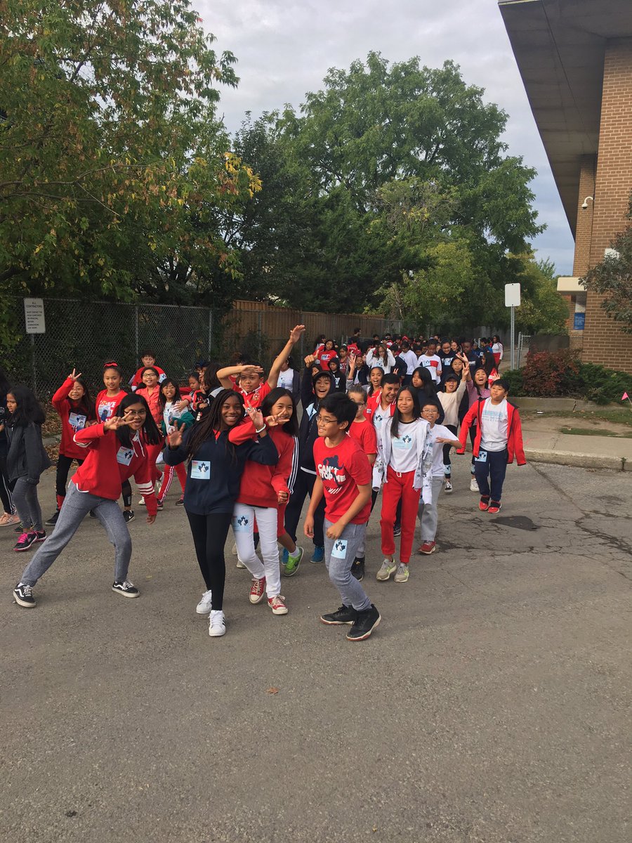 EnricaDM's tweet photo. Walking for Terry Fox https://t.co/vRJnm7ZojW