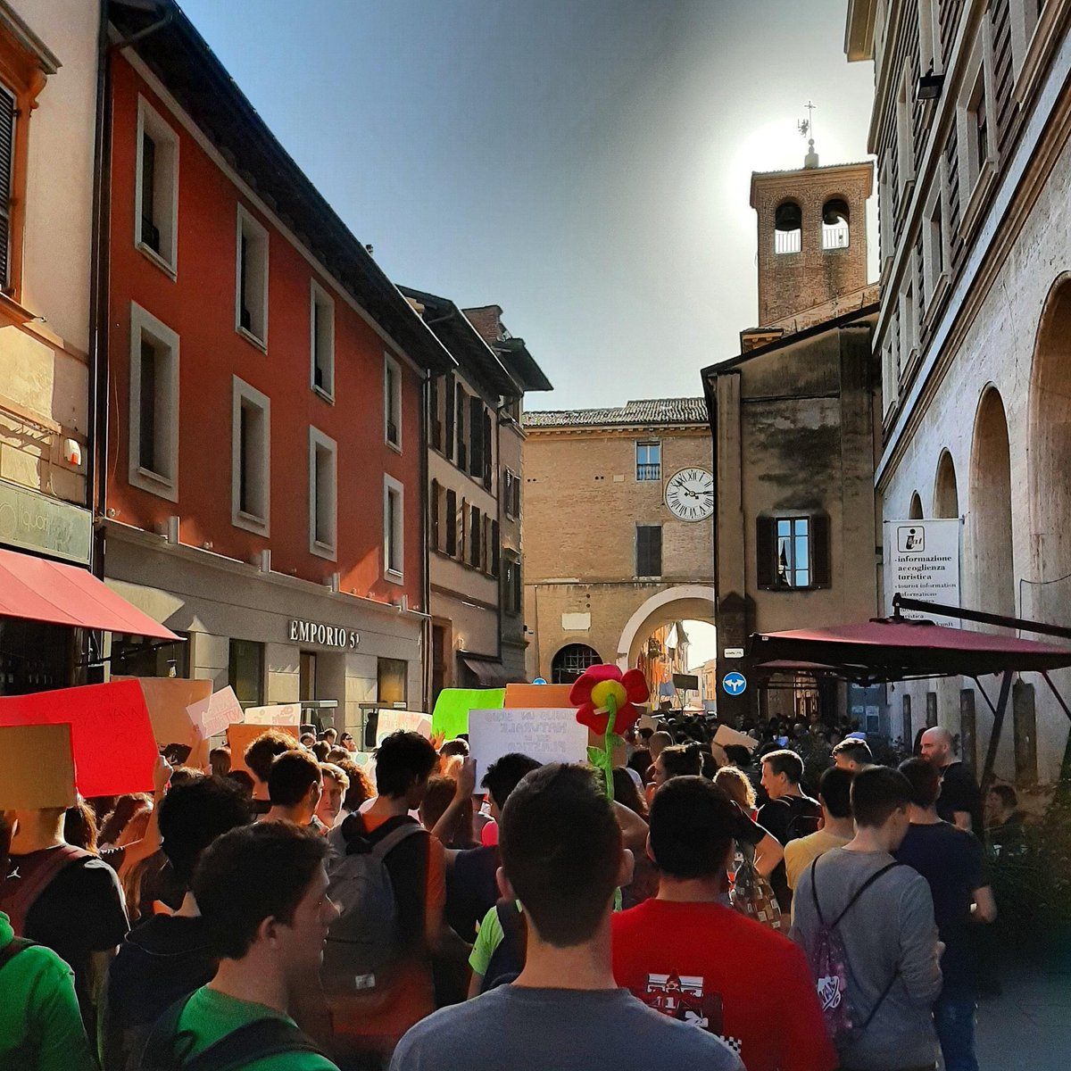 fffimola's tweet photo. Eravamo tantissimi!! Grazie a tutti! La nostra battaglia continua! @fffitalia @GretaThunberg #FridaysForFuture #fridaysforfutureimola #fridaysforfutureitalia #climateactionweek #climateemergency #globalstrikeforfuture #Imola https://t.co/O3PtKVkXc5