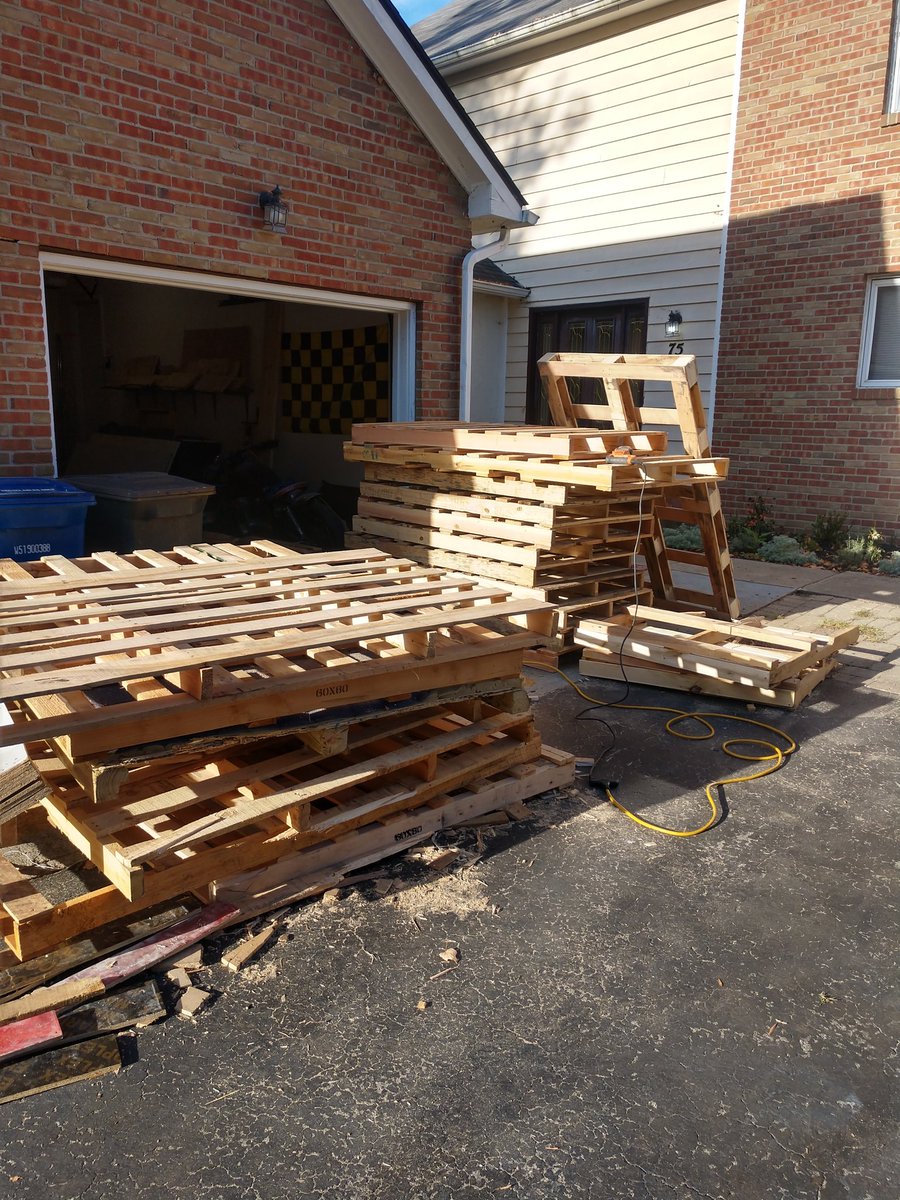 ChefsAFK's tweet photo. Today's morning project breakdown these pallets for usable lumber! #woodworking #kobalttools #usingyourresources #workshop #keepgrinding https://t.co/t8cNb1olSO