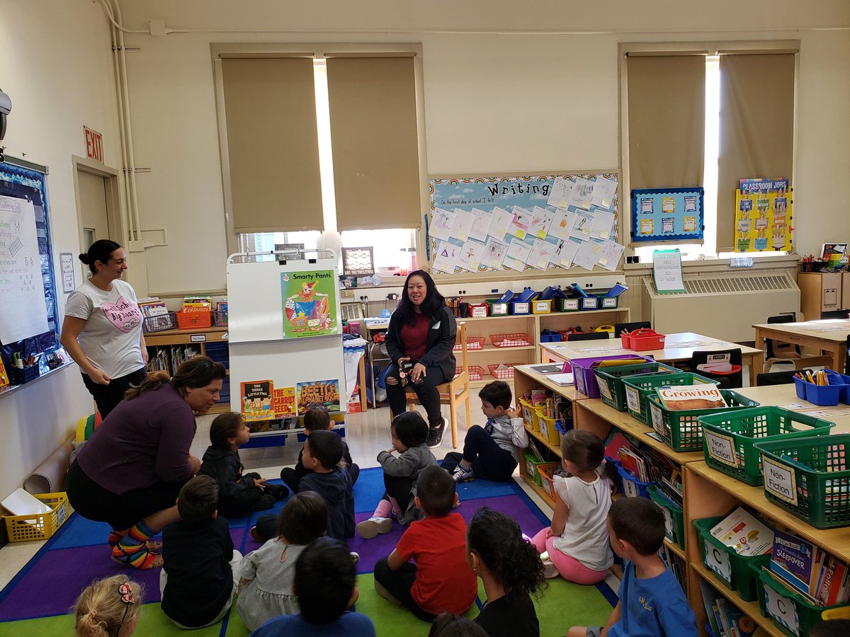 PS26Travis's tweet photo. Kindergarten getting parents involved in story telling. The Story of My Name. @SIBOD31 #KnowingYourStudents #Identity #NamesMatter https://t.co/Mt7kCRbmYM