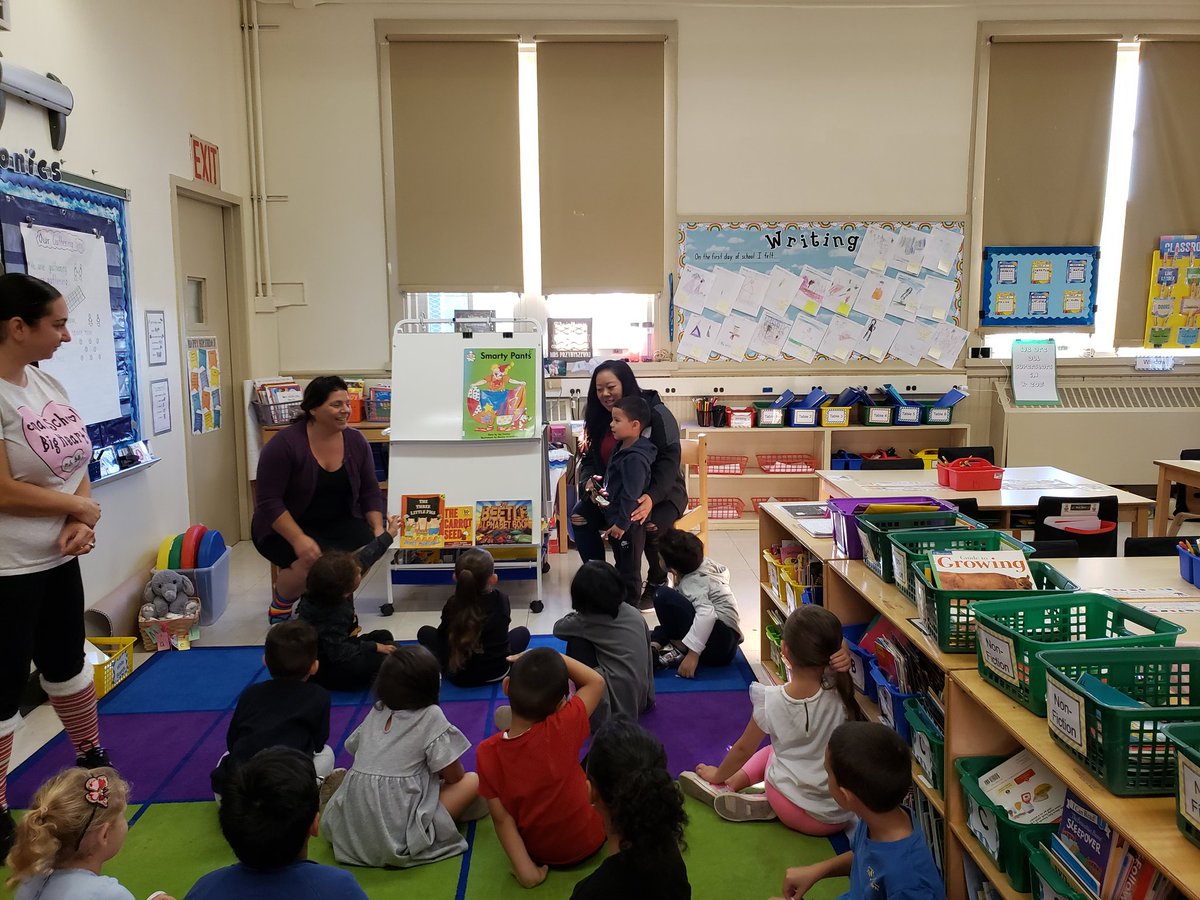 PS26Travis's tweet photo. Kindergarten getting parents involved in story telling. The Story of My Name. @SIBOD31 #KnowingYourStudents #Identity #NamesMatter https://t.co/Mt7kCRbmYM