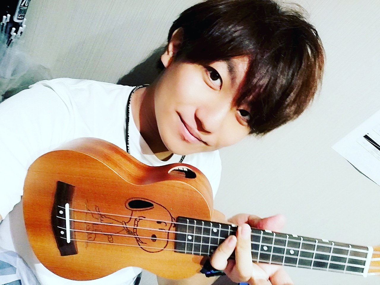 鈴木敏浩 1041gt お疲れー今日のお供はスヌーピー S W Sなにげにいい音します 生徒との話題作りにはよい 笑 スヌーピー Snoopy ウクレレ Ukulele T Co Lklcbpnbu8 Twitter