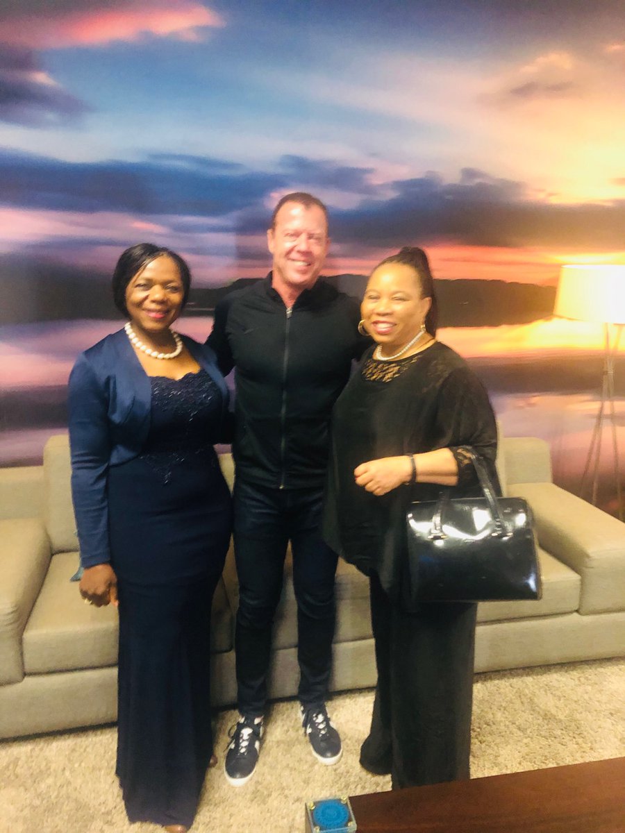 Thank you Pastor ⁦<a href="/AtBoshoff/">Adriaan Boshoff</a>⁩ and the ⁦@CRCMain⁩ family for the privilege to join you for the #DreamWeek today and for the awesome time🌻🙏🏾