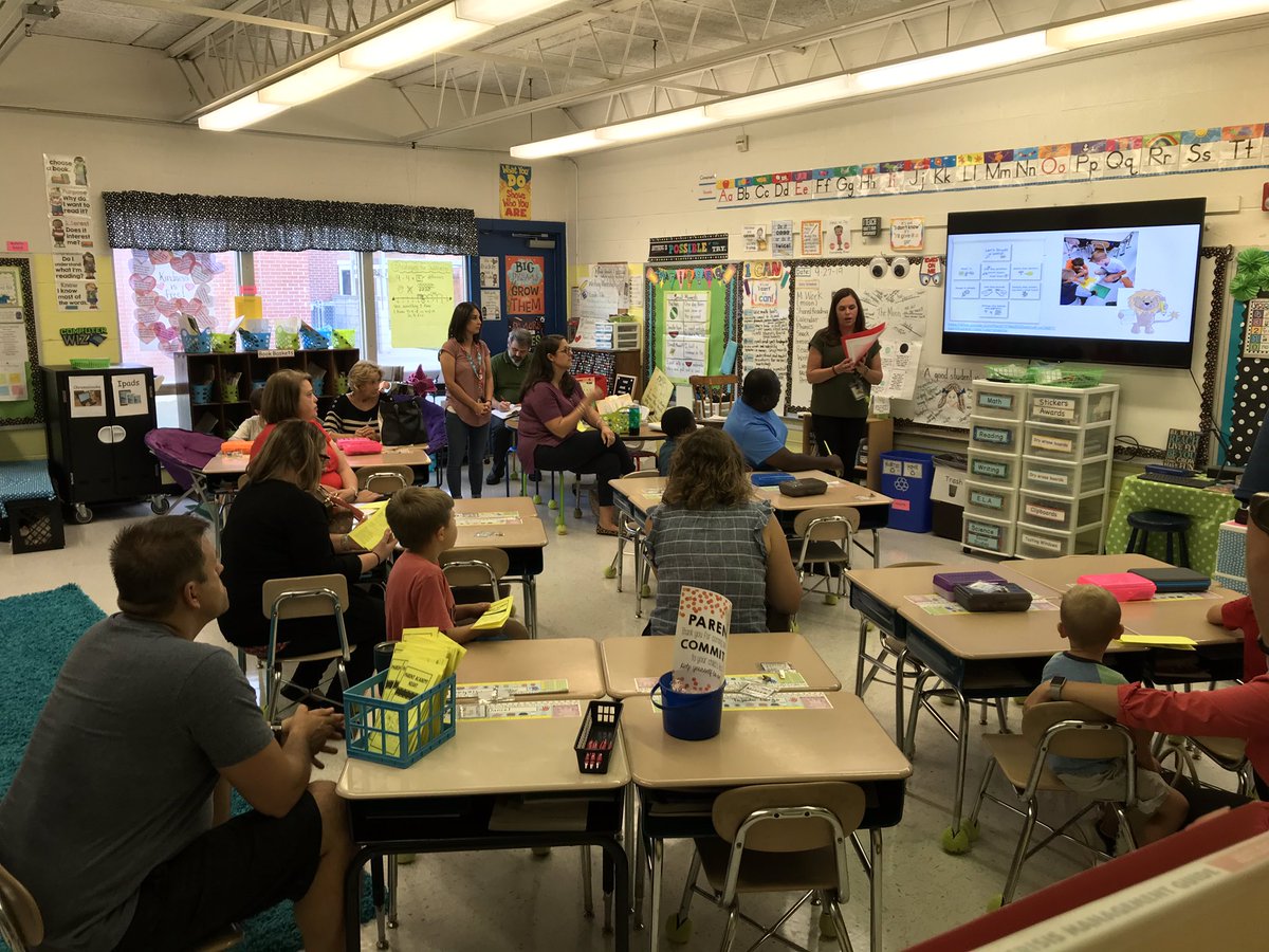 TorbenRoss2's tweet photo. We have awesome parents at Robinson!!!  Enjoyed seeing everyone at the Robinson Parent Academy!!! @GastonSchools https://t.co/TDKcIDePZ1
