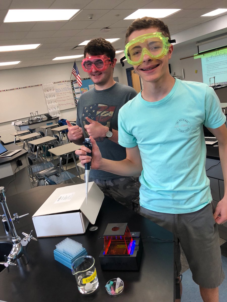 MahwahSci_Eng's tweet photo. Restriction Digest Analysis using gel electrophoresis in BioTech in BioTech Engineering! @MahwahHS @mahwahschools #mahwahconnects #BioTechisNeatwithMrsFreet https://t.co/VgHYDhyGCO