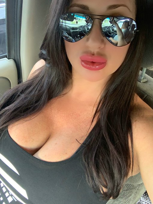 Fall Look, Fresh from the salon! #darkhair #greeneyes https://t.co/py81dw3uhJ<a href="/tag/darkhair"class="tags">#darkhair</a><a href="/tag/greeneyes"class="tags">#greeneyes</a>